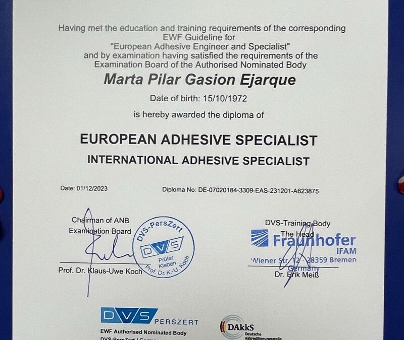 La plant manager de Converzar obtiene el título EWF European Adhesive Specialist.